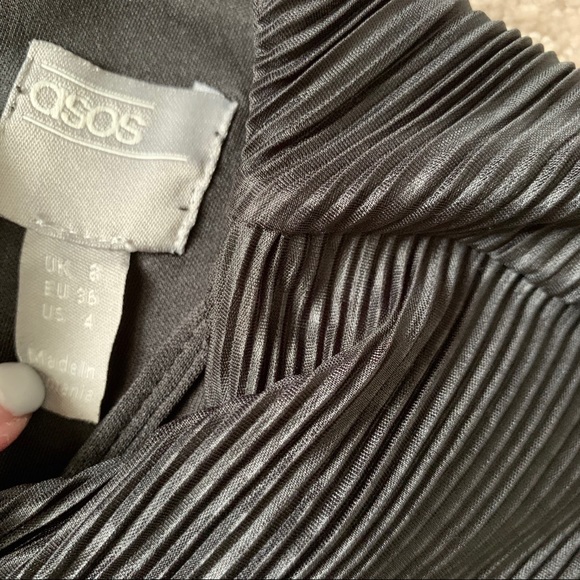 ASOS DESIGN plisse layer detail midi bodycon dress - Picture 4 of 5